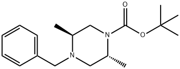 (2R,5S)-tert-butyl 4-benzyl-2,5-diMethylpiperazine-1-carboxylate Struktur