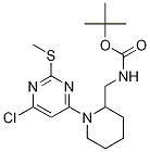 [1-(6-Chloro-2-methylsulfanyl-pyrimidin-4-yl)-piperidin-2-ylmethyl]-carbamic acid tert-butyl ester Struktur