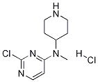 (2-Chloro-pyrimidin-4-yl)-methyl-piperidin-4-yl-amine hydrochloride 化学構造式