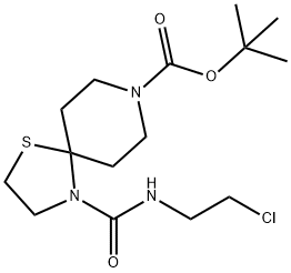 tert-Butyl 4-{[(2-chloroethyl)amino]carbonyl}-1-thia-4,8-diazaspiro[4.5]decane-8-carboxylate 化学構造式