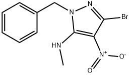 N-(1-benzyl-3-bromo-4-nitro-1H-pyrazol-5-yl)-N-methylamine Struktur