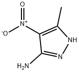 5-methyl-4-nitro-1H-pyrazol-3-amine 化学構造式