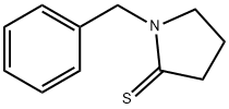 1-ベンジルピロリジン-2-チオン 化学構造式