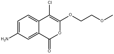 1H-2-Benzopyran-1-one, 7-amino-4-chloro-3-(2-methoxyethoxy)- Struktur