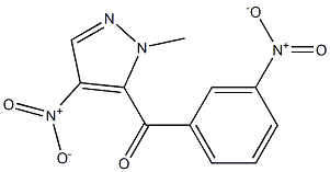 (2-methyl-4-nitropyrazol-3-yl)-(3-nitrophenyl)methanone 化学構造式