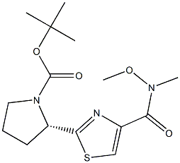(S)-2-[4-(methoxy-methyl-carbamoyl)-thiazol-2-yl]-pyrrolidine-1-carboxylic acid tert-butyl ester 化学構造式