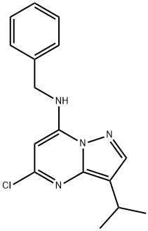 benzyl-(5-chloro-3-iso-propylpyrazolo[1,5-a]pyrimidin-7-yl)-amine Struktur