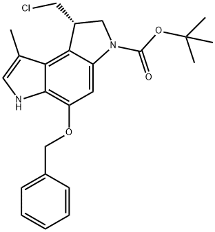 tert-butyl(S)-5-(benzyloxy)-1-(chloromethyl)-8-methyl-1,6-dihydropyrrolo[3,2-e]indole-3(2H)-carboxylate Struktur