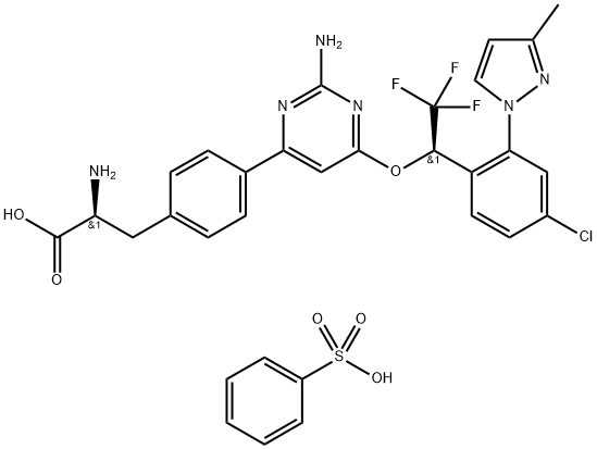 (S)-2-amino-3-(4-(2-amino-6-((R)-1-(4-chloro-2-(3-methyl-1H-pyrazol-1-yl)phenyl)-2,2,2-trifluoroethoxy)pyrimidin-4-yl)phenyl)propanoic acid benzenesulfonic acid 化学構造式