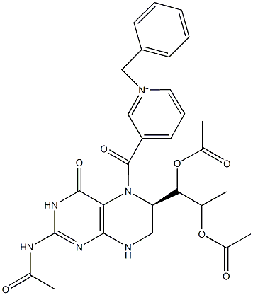3-[(2-(acetylamino)-6-[1,2-bis(acetyloxy)propyl]-4-oxo-4,6,7,8-tetrahydro-5(3H)-pteridinyl)carbonyl]-1-benzylpyridinium 化学構造式