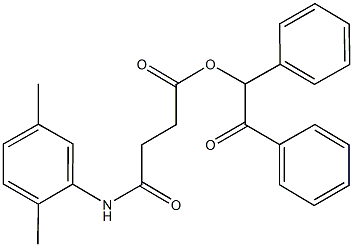 2-oxo-1,2-diphenylethyl 4-(2,5-dimethylanilino)-4-oxobutanoate 化学構造式