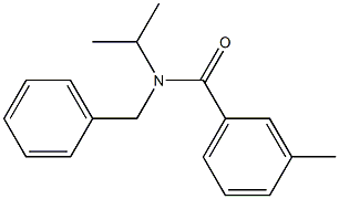 N-benzyl-3-methyl-N-propan-2-ylbenzamide 化学構造式