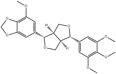 6-[(1S,3aR,4S,6aR)-4-(3,4,5-トリメトキシフェニル)-ヘキサヒドロフロ[3,4-c]フラン-1-イル]-4-メトキシ-2H-1,3-ベンゾジオキソール