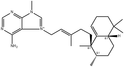 6-アミノ-9-メチル-7-[(2E)-3-メチル-5-[(1R)-1,2,3,4,4aβ,5,6,7-オクタヒドロ-1,2β,5,5-テトラメチルナフタレン-1α-イル]-2-ペンテニル]-7H-プリン-9-イウム 化学構造式