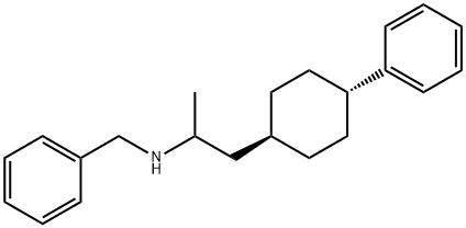 N-[1-メチル-2-(4α-フェニルシクロヘキサン-1β-イル)エチル]ベンゼンメタンアミン 化学構造式