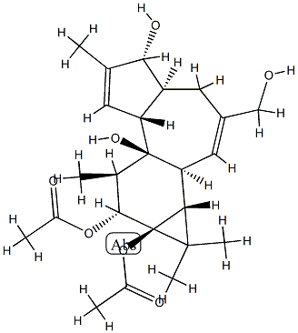 (1aR)-1aα,1bβ,4,4aβ,5,7aα,7b,8,9,9a-デカヒドロ-3-ヒドロキシメチル-1,1,6,8α-テトラメチル-1H-シクロプロパ[3,4]ベンゾ[1,2-e]アズレン-5β,7bα,9β,9aα-テトラオール9,9a-ジアセタート 化学構造式