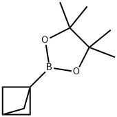 2-{bicyclo[1.1.1]pentan-1-yl}-4,4,5,5-tetramethyl-1,3,2-dioxaborolane 化学構造式