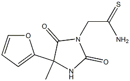 2-[4-(2-furyl)-4-methyl-2,5-dioxoimidazolidin-1-yl]ethanethioamide 化学構造式