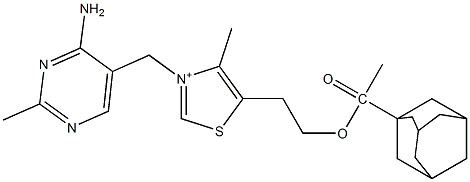 5-{2-[(1-adamantylacetyl)oxy]ethyl}-3-[(4-amino-2-methyl-5-pyrimidinyl)methyl]-4-methyl-1,3-thiazol-3-ium Struktur