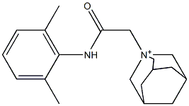 1-(2,6-ジメチルフェニルカルバモイルメチル)-1-アゾニアアダマンタン 化学構造式