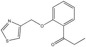 1-[2-(1,3-thiazol-4-ylmethoxy)phenyl]propan-1-one Struktur