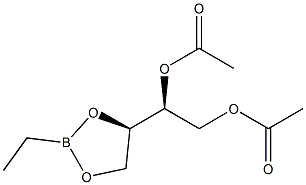 (1S)-1-[(4R)-2-エチル-1,3,2-ジオキサボロラン-4-イル]-1,2-エタンジオールジアセタート 化学構造式