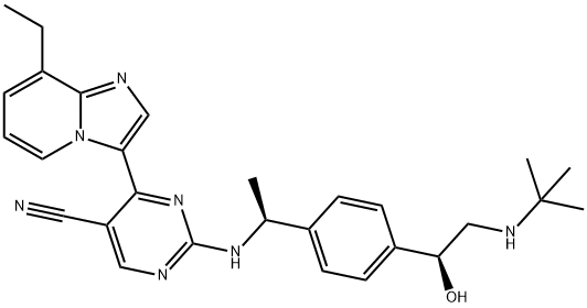 2-(((S)-1-(4-((S)-2-(tert-butylamino)-1-hydroxyethyl)phenyl)ethyl)amino)-4-(8-ethylimidazo[1,2-a]pyridin-3-yl)pyrimidine-5-carbonitrile Struktur