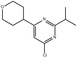 4-chloro-2-(iso-propyl)-6-(4-tetrahydropyranyl)pyrimidine Struktur