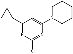 2-chloro-4-(piperidin-1-yl)-6-cyclopropylpyrimidine Struktur