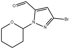 3-bromo-1-(oxan-2-yl)-1H-pyrazole-5-carbaldehyde 化学構造式