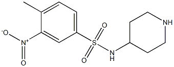 4-methyl-3-nitro-N-(piperidin-4-yl)benzene-1-sulfonamide 化学構造式