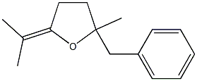 Tetrahydro-2-(1-methylethylidene)-5-methyl-5-benzylfuran 结构式