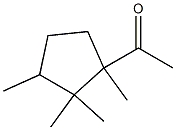 (+)-1-Acetyl-1,2,2,3-tetramethylcyclopentane Struktur