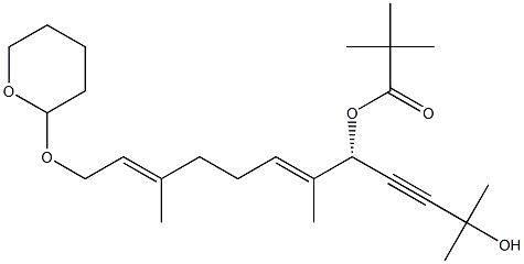 (5S,6E,10E)-2,6,10-トリメチル-12-[(テトラヒドロ-2H-ピラン)-2-イルオキシ]-6,10-ドデカジエン-3-イン-2,5-ジオール5-(2,2-ジメチルプロパノアート) 化学構造式