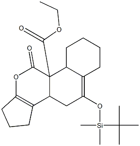 4a,5,8,8a-テトラヒドロ-6-[[ジメチル(tert-ブチル)シリル]オキシ]-1-オキソ-3,4-プロパノ-7,8-ブタノ-1H-2-ベンゾピラン-8a-カルボン酸エチル 化学構造式