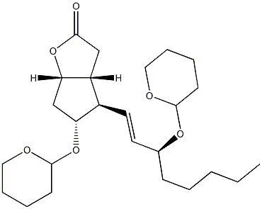 (1S,5R,6R,7R)-7-(テトラヒドロ-2H-ピラン-2-イルオキシ)-6-[(1E,3S)-3-(テトラヒドロ-2H-ピラン-2-イルオキシ)-1-オクテニル]-2-オキサビシクロ[3.3.0]オクタン-3-オン 化学構造式