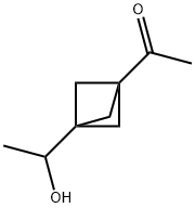 1-[3-(1-hydroxyethyl)bicyclo[1.1.1]pentan-1-yl]ethan-1-one 化学構造式