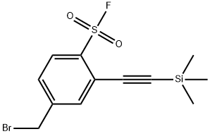 4-(Bromomethyl)-2-((trimethylsilyl)ethynyl)benzenesulfonyl fluoride Struktur