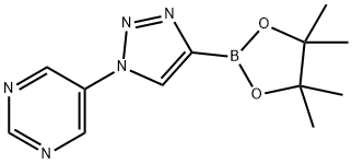 5-(4-(4,4,5,5-tetramethyl-1,3,2-dioxaborolan-2-yl)-1H-1,2,3-triazol-1-yl)pyrimidine Struktur