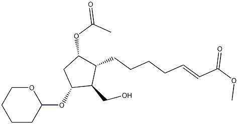 (E)-Methyl 7-((1R,2S,3R,5S)-5-acetoxy-2-(hydroxymethyl)-3-((tetrahydro-2H-pyran-2-yl)oxy)cyclopentyl)hept-2-enoate 化学構造式