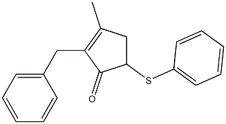 2-ベンジル-3-メチル-5-(フェニルチオ)-2-シクロペンテン-1-オン 化学構造式