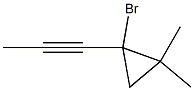 1-(1-プロピニル)-1-ブロモ-2,2-ジメチルシクロプロパン 化学構造式