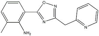 2-methyl-6-[3-(pyridin-2-ylmethyl)-1,2,4-oxadiazol-5-yl]aniline 化学構造式