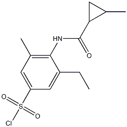 3-ethyl-5-methyl-4-[(2-methylcyclopropane)amido]benzene-1-sulfonyl chloride Struktur