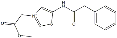 5-[(Phenylacetyl)amino]-3-(2-methoxy-2-oxoethyl)thiazol-3-ium Struktur