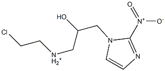 N-(2-クロロエチル)-2-ヒドロキシ-3-(2-ニトロ-1H-イミダゾール-1-イル)プロパン-1-アミニウム 化学構造式