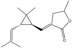 (3E)-ジヒドロ-5-メチル-3-[[(1S,2S)-3,3-ジメチル-2-(2-メチル-1-プロペニル)シクロプロパン-1-イル]メチレン]フラン-2(3H)-オン 化学構造式