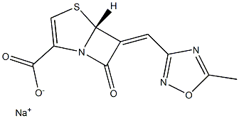 (5R)-7-オキソ-6-[(5-メチル-1,2,4-オキサジアゾール-3-イル)メチレン]-4-チア-1-アザビシクロ[3.2.0]ヘプタ-2-エン-2-カルボン酸ナトリウム 化学構造式