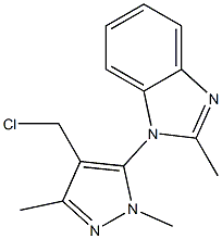 1-[4-(chloromethyl)-1,3-dimethyl-1H-pyrazol-5-yl]-2-methyl-1H-1,3-benzodiazole 化学構造式