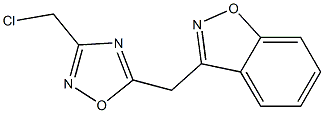 3-{[3-(chloromethyl)-1,2,4-oxadiazol-5-yl]methyl}-1,2-benzoxazole 化学構造式